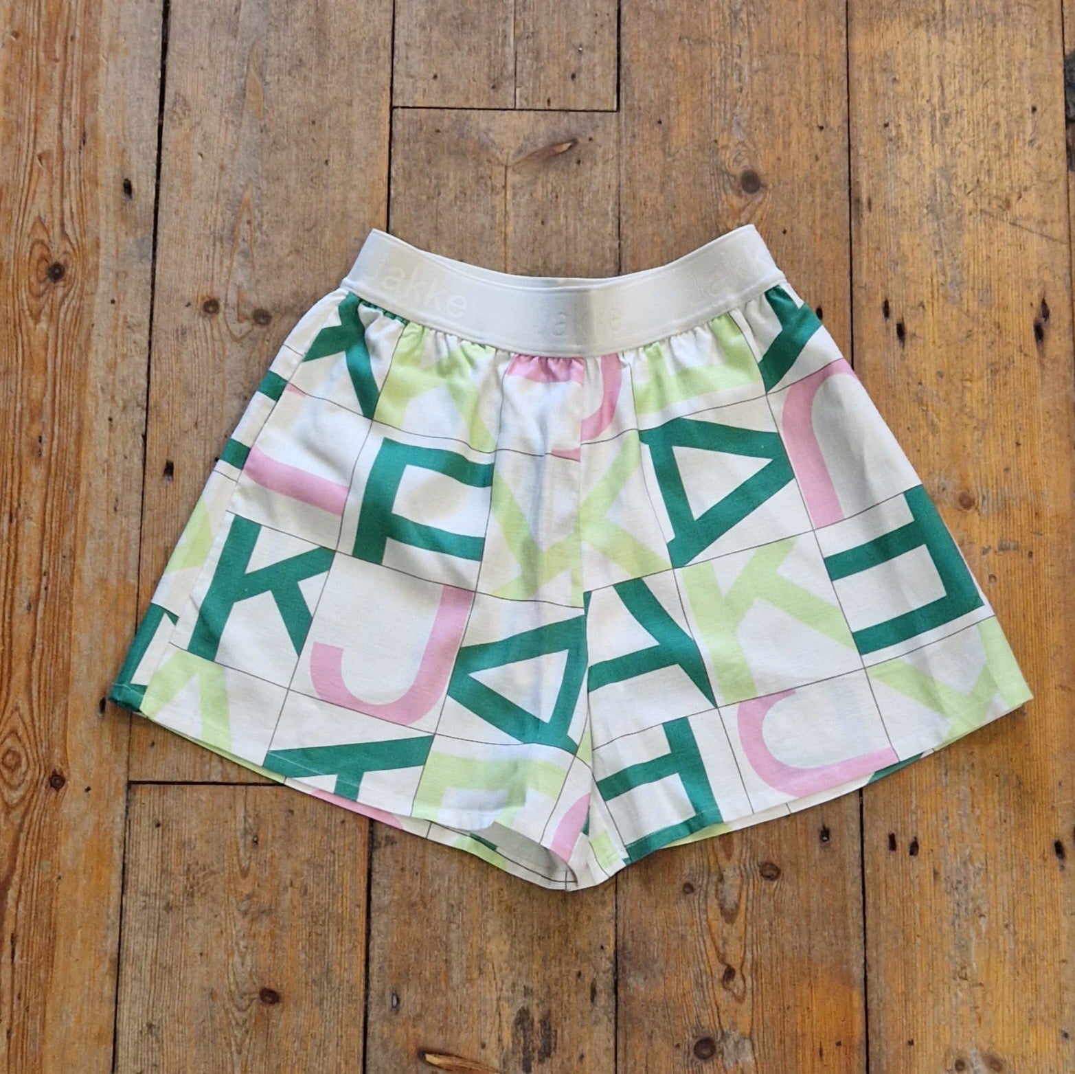 Jakke Bau Multi Green Print Shorts