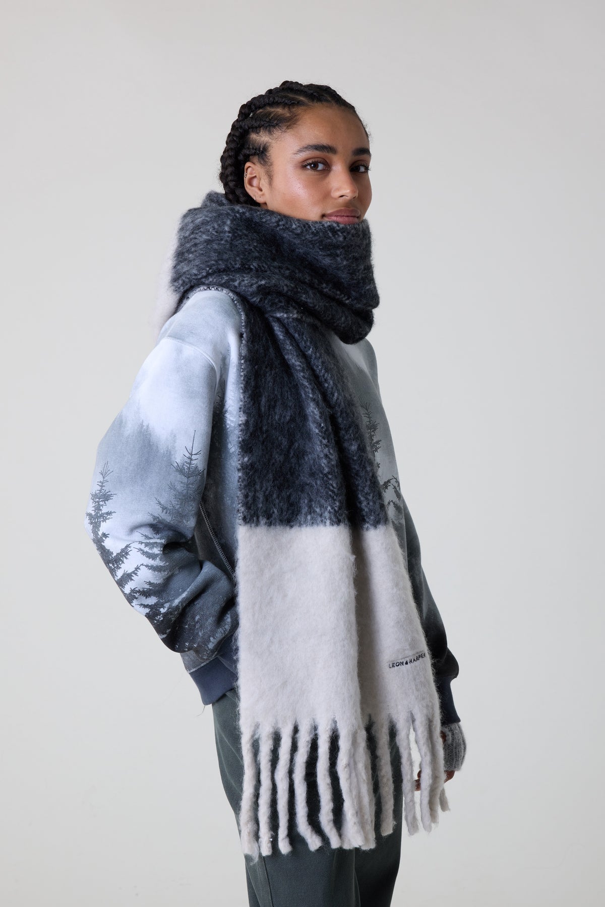 Leon & Harper Elton Black Scarf