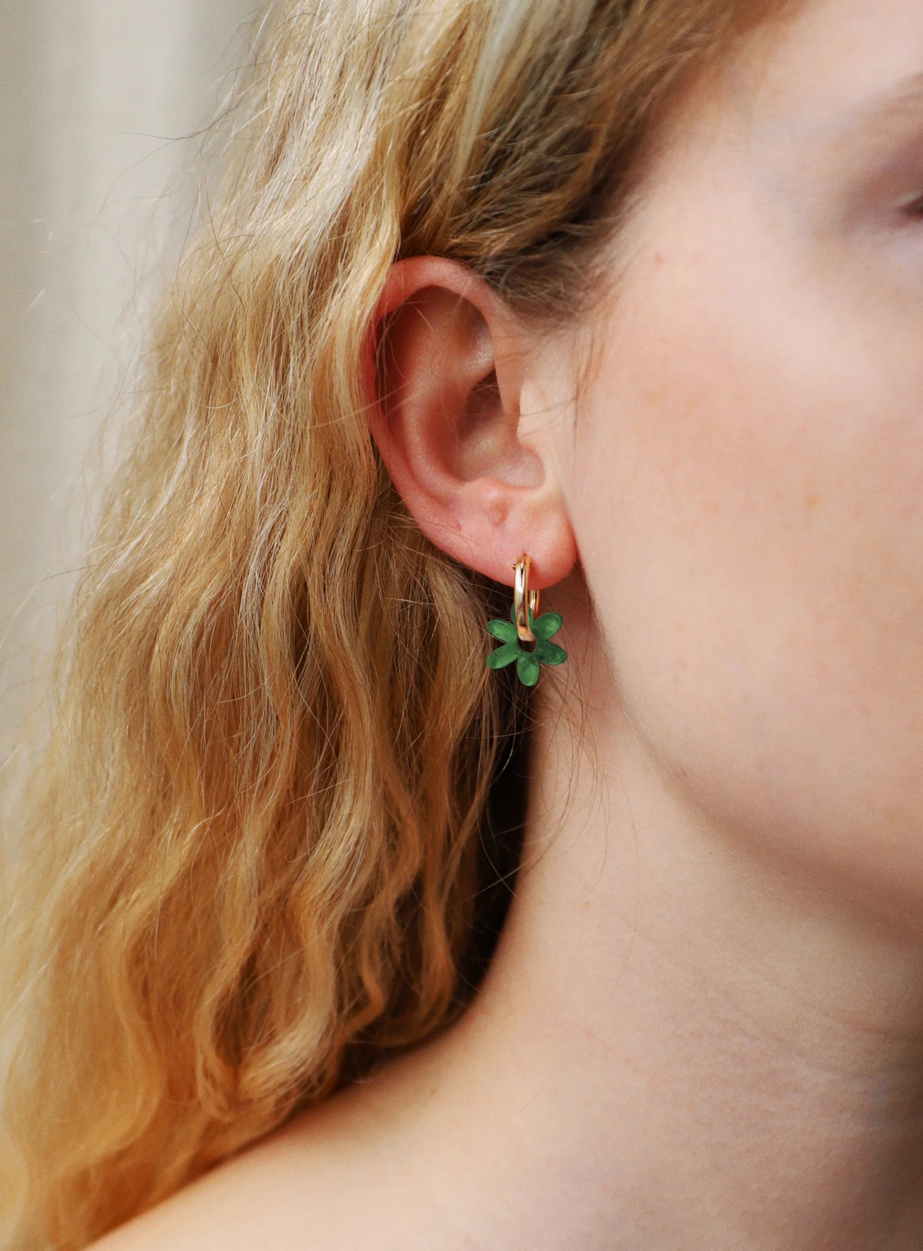 Wolf & Moon Mini Caia Forest Green Flower Hoop Earrings